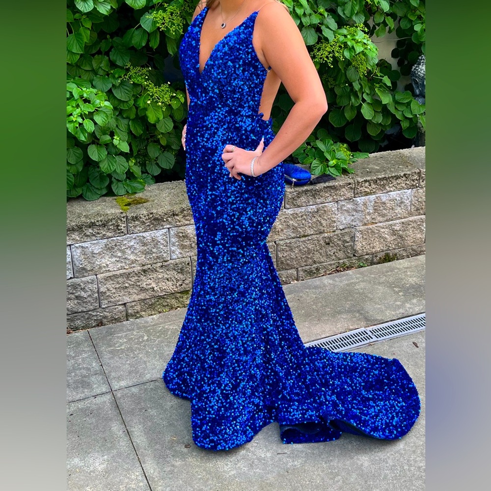 Exquisite Portia &Scarlett cashmere sequin trumpet gown in electric blue.